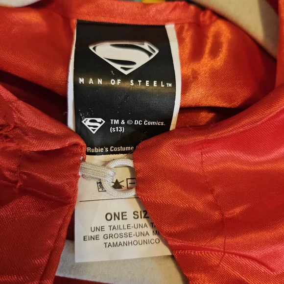Superman Red Cape with Shield Logo - Picture 4 of 5